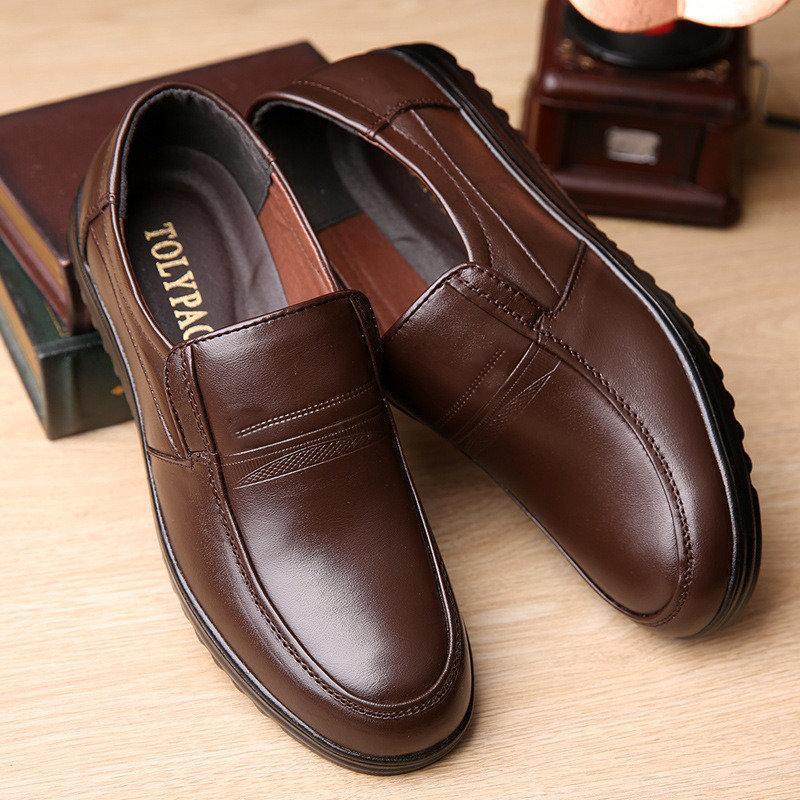 Men Pure Color Slip Resistant Slip On Soft Casual Leather Shoes