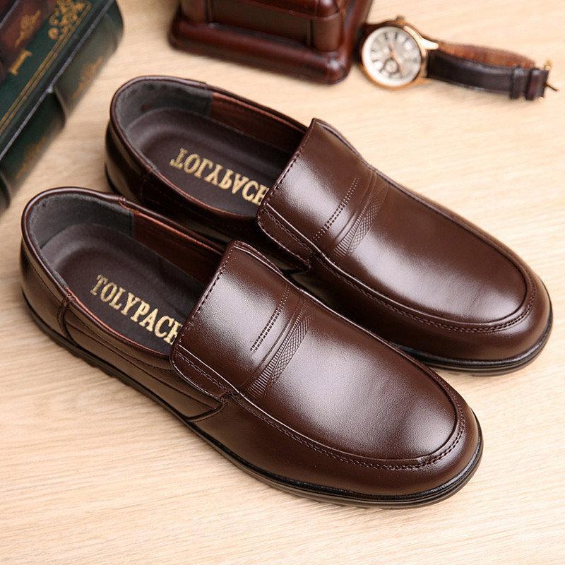 Men Pure Color Slip Resistant Slip On Soft Casual Leather Shoes